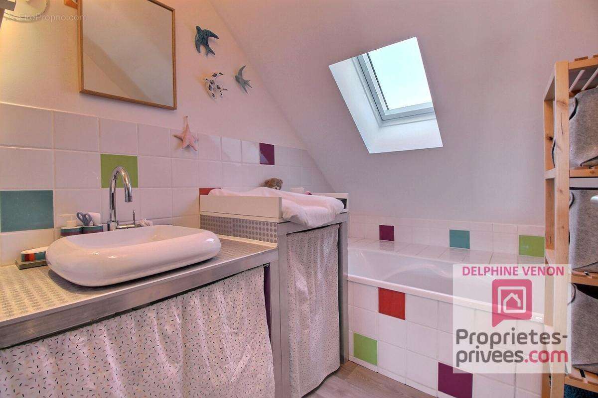 Exclusivité - Maison récente de 155 m² avec climatisation réversible sur un terrain de 1265 m² à Saint Martin d'Abbat - photo 10