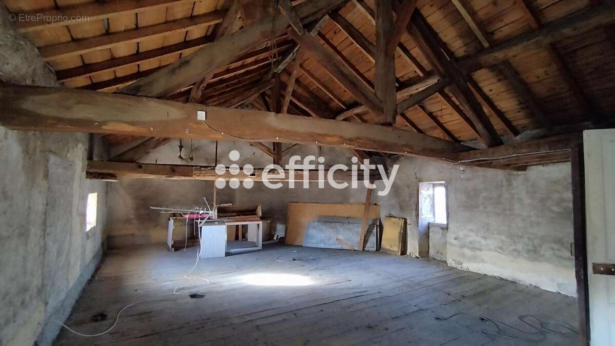 Maison à AIGUEPERSE