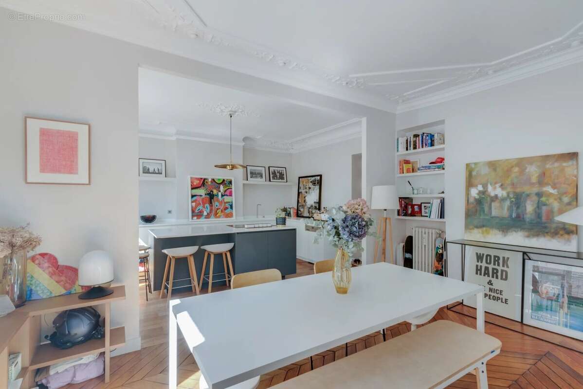 Appartement à PARIS-16E