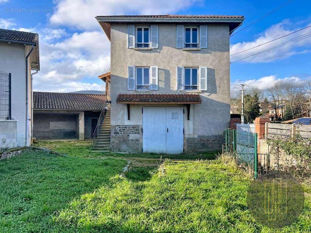 Maison à SAINT-ETIENNE-DES-OULLIERES