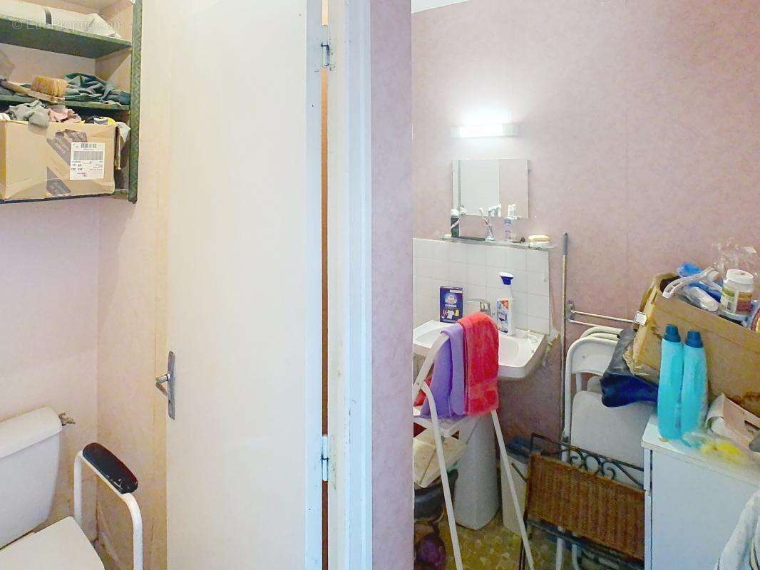 ANGERS PREDALI : Type 1 bis, balcon, cave, loué - photo 2