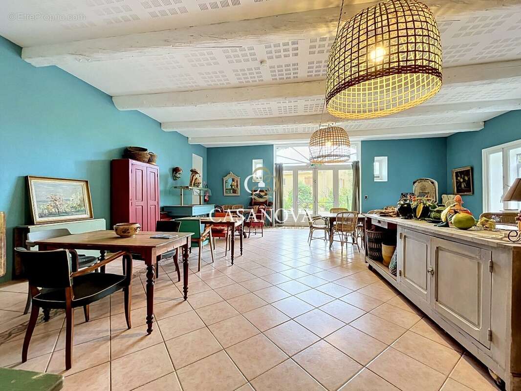 Hôtel à vendre avec 12 suites, un appartement, une piscine et potentiel restauration ou gîtes près de Pézenas - photo 7