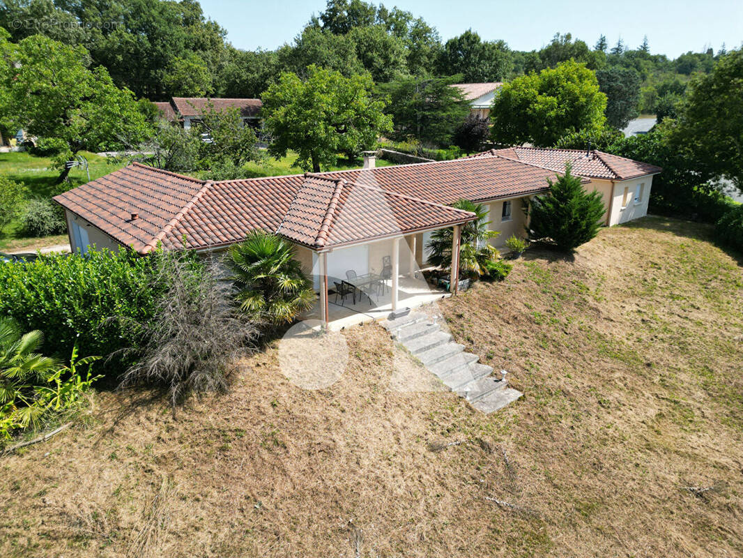 Maison à LISSAC-ET-MOURET