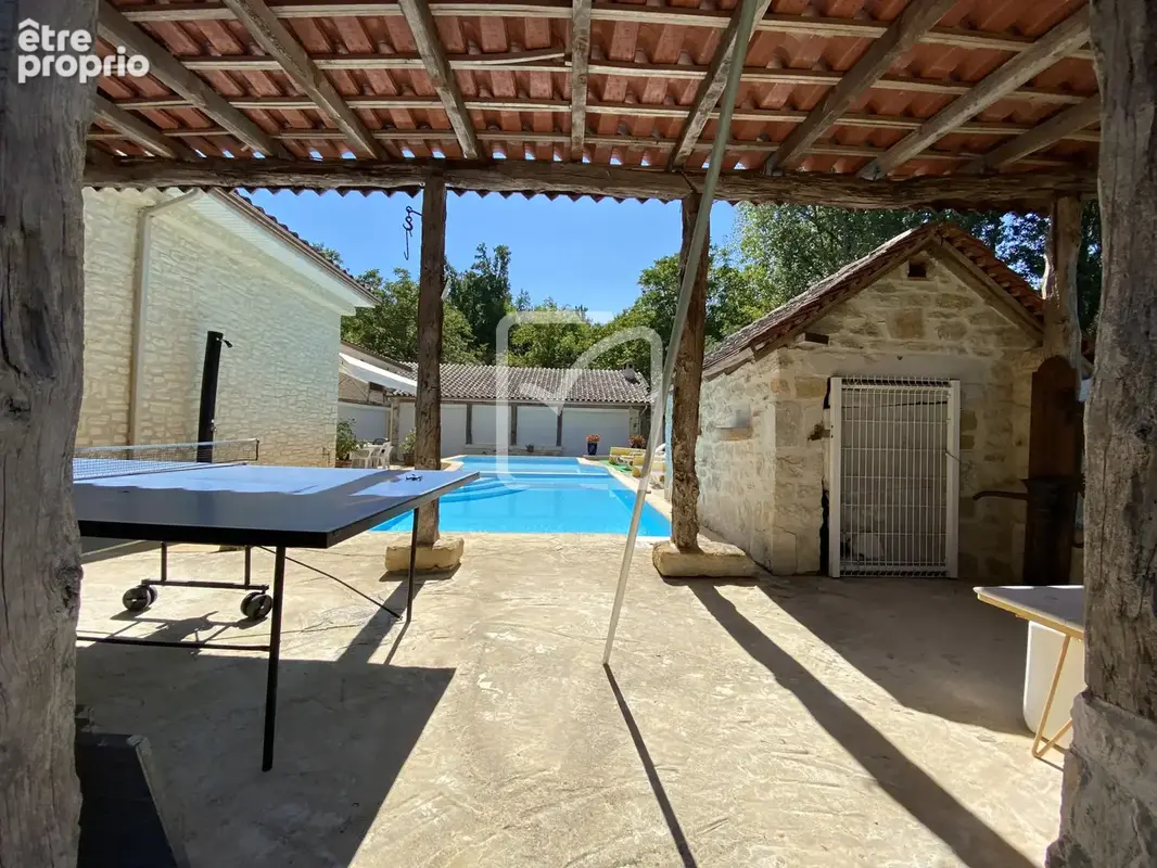 Ensemble immobilier exclusif aussi rare qu'atypique avec un accès privé à la dordogne - photo 9