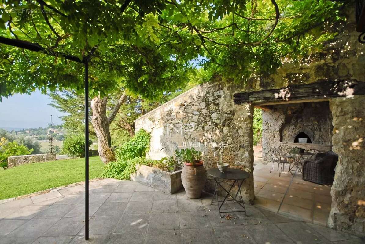 Maison à VALBONNE