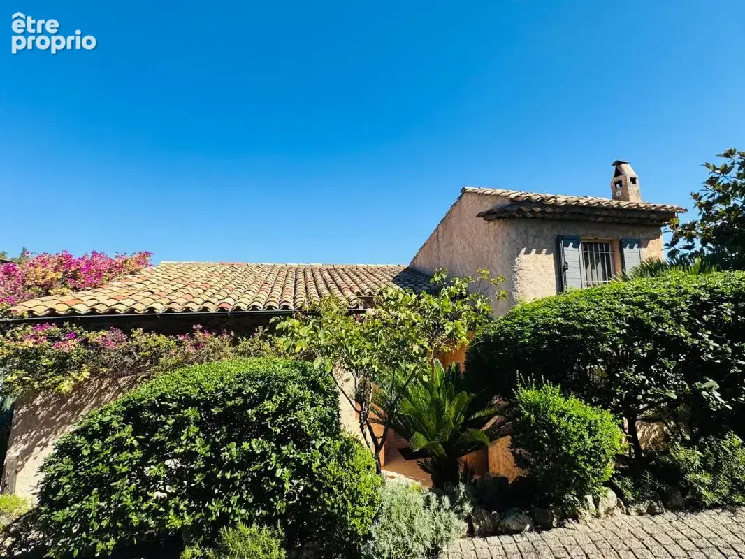 Photo Maison à Roquebrune-Sur-Argens au prix de 1 170 000€