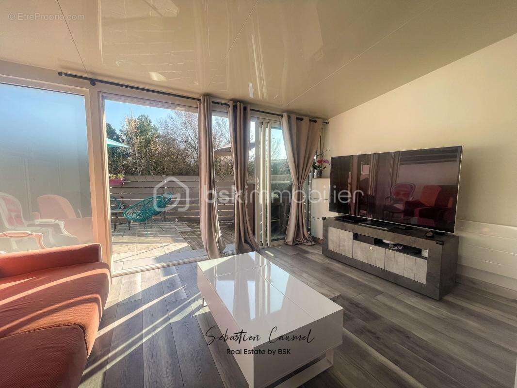 Maison à VIC-LA-GARDIOLE