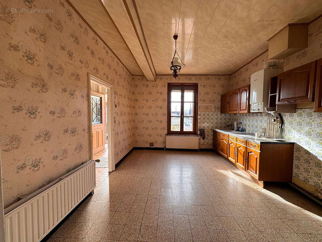 Maison à ESMERY-HALLON