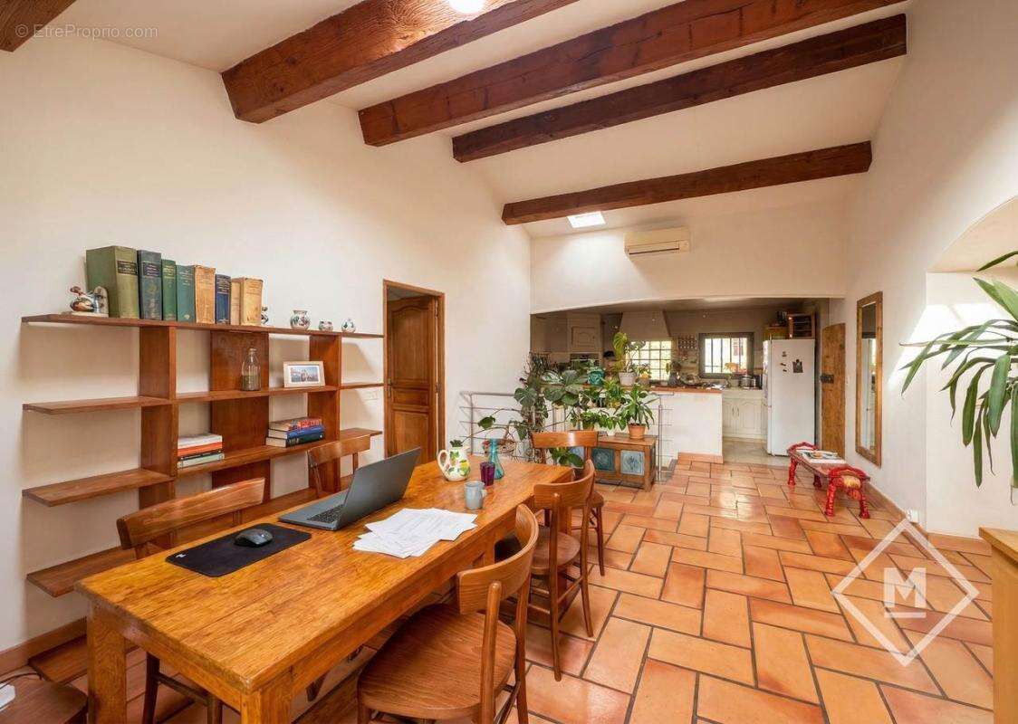 Découvrez cette jolie maison individuelle située à proximité des commodités entre les Chartreux et Montolivet - photo 18
