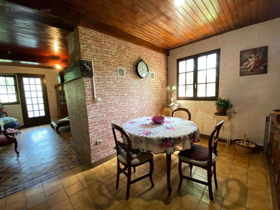 #maison #gîtes #commerce #gers #cazaubon #32150