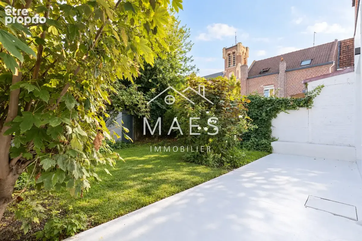 MARQUETTE-LEZ-LILLE - Cœur de ville - Maison familiale rénovée de 203 m2 - 5 chambres, bureau et jardin plein - photo 6