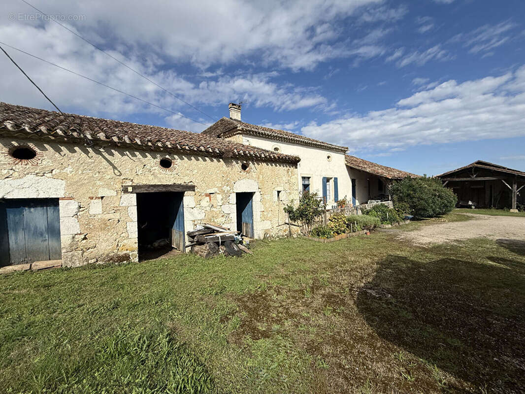 Maison à ALLEZ-ET-CAZENEUVE