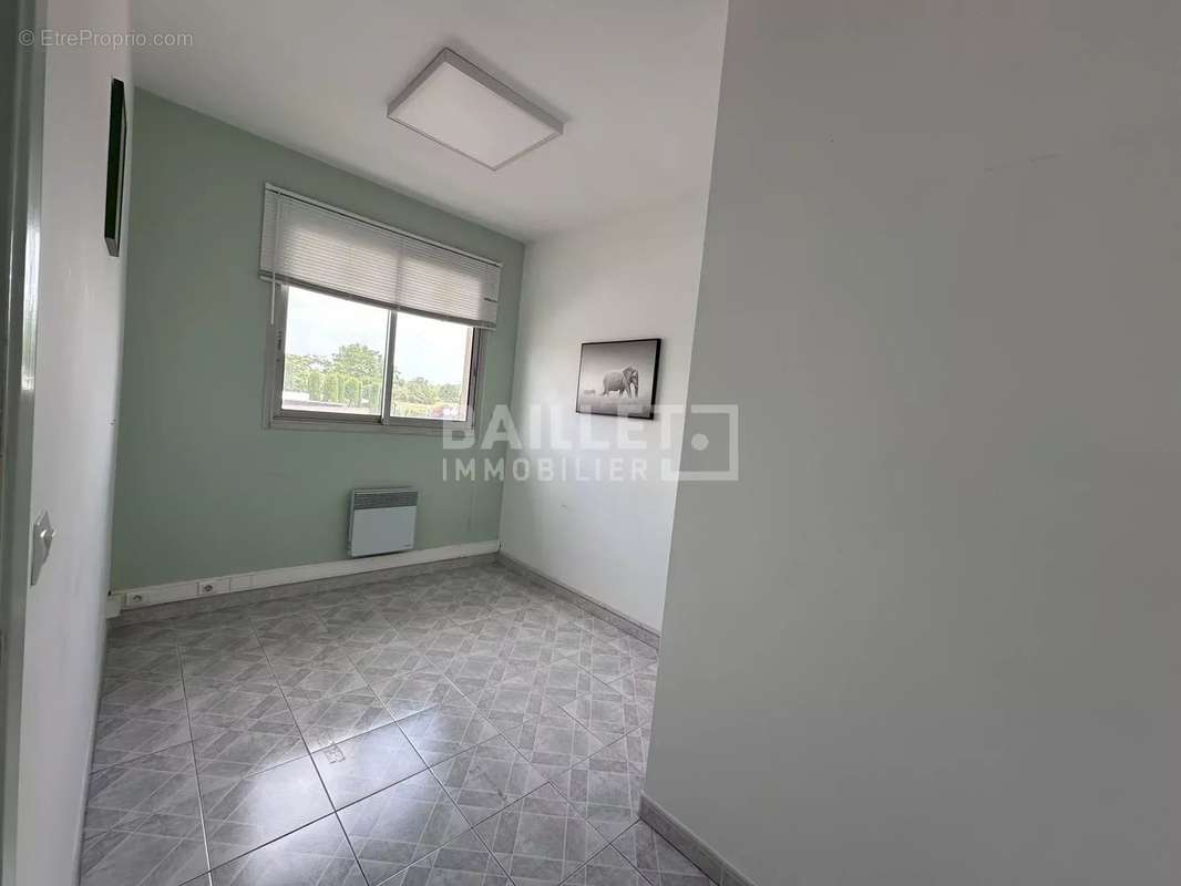 Commerce à TOURRETTES