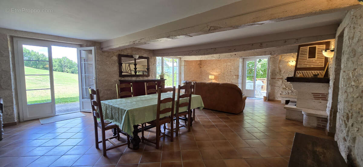 Maison à PUJOLS
