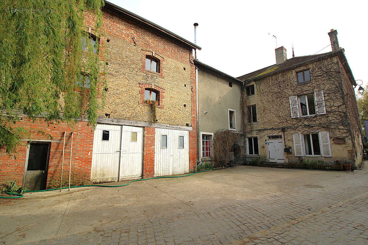 Maison à SOULAINES-DHUYS