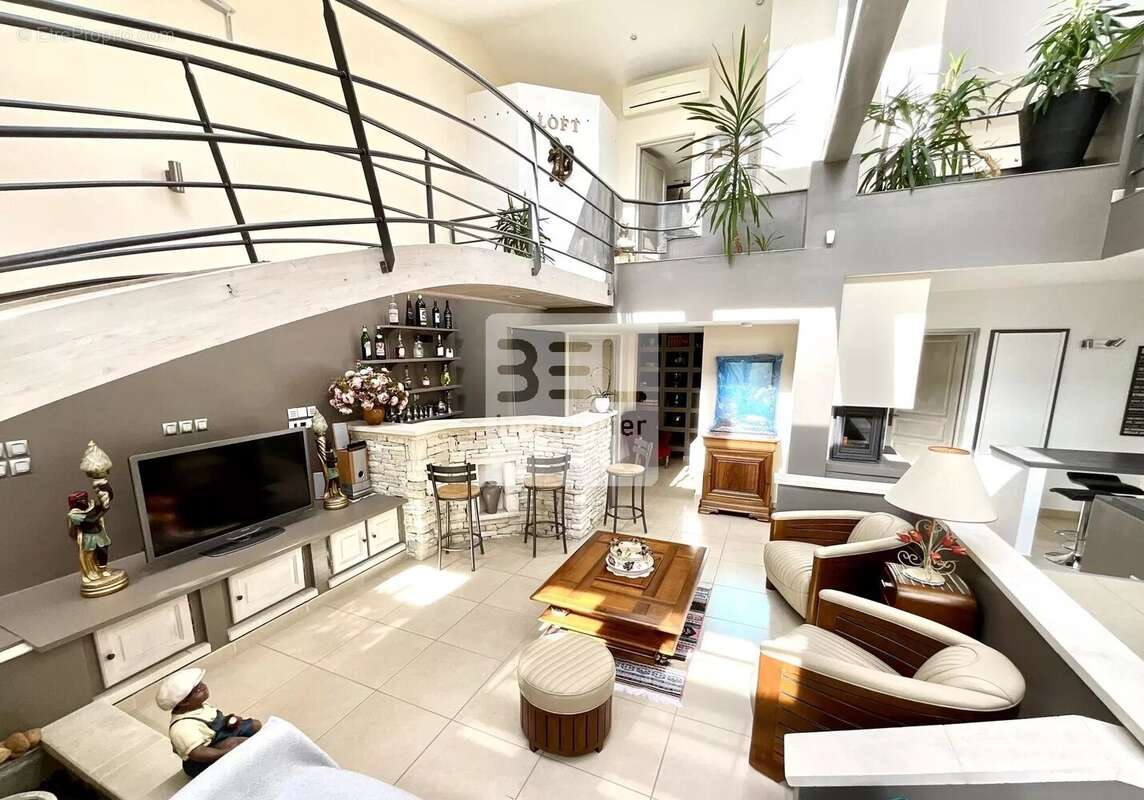 Maison à LAUDUN-L&#039;ARDOISE