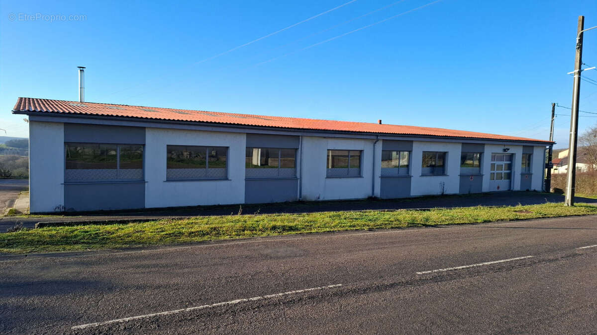 Commerce à FERRIERES