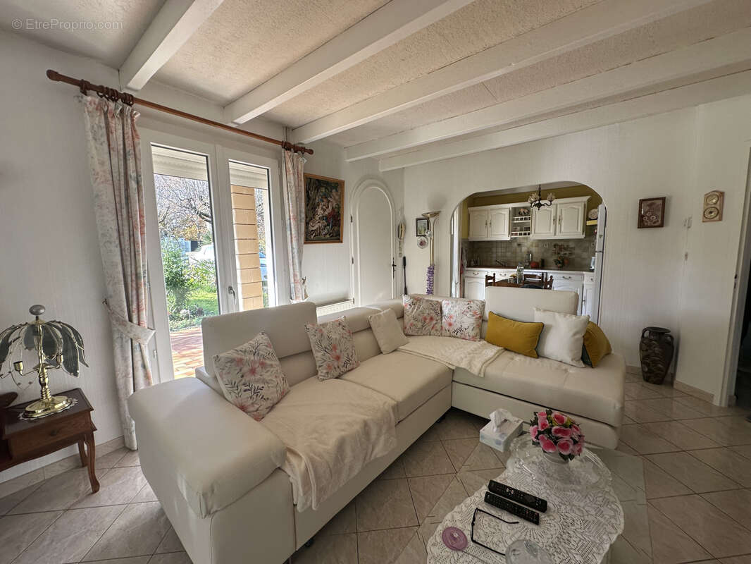 Maison à LA ROCHE-CHALAIS