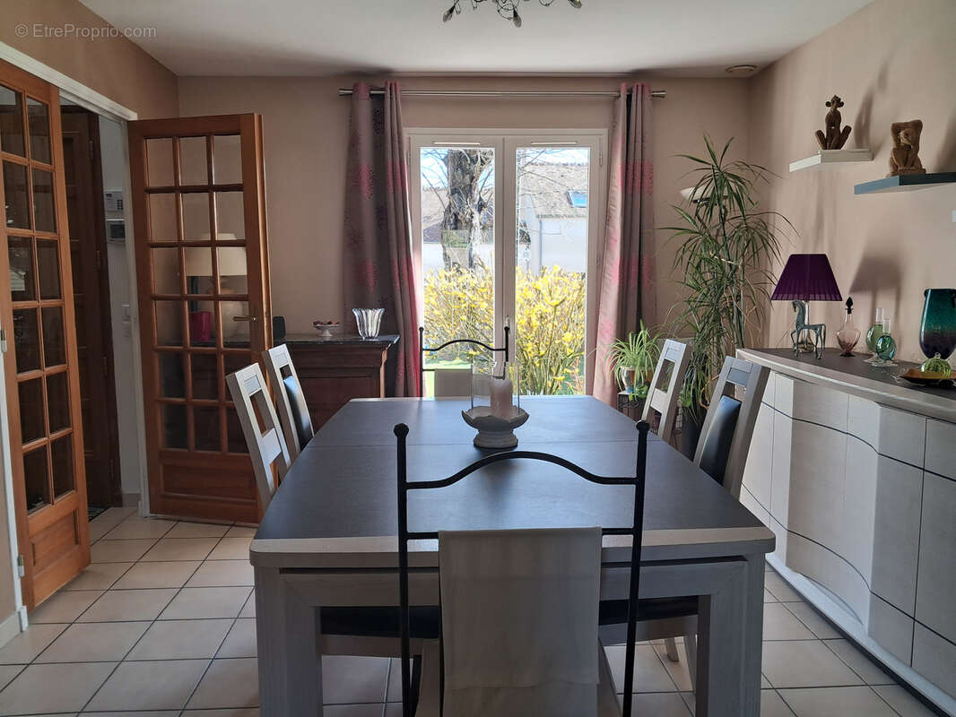 Maison à LA QUEUE-LES-YVELINES