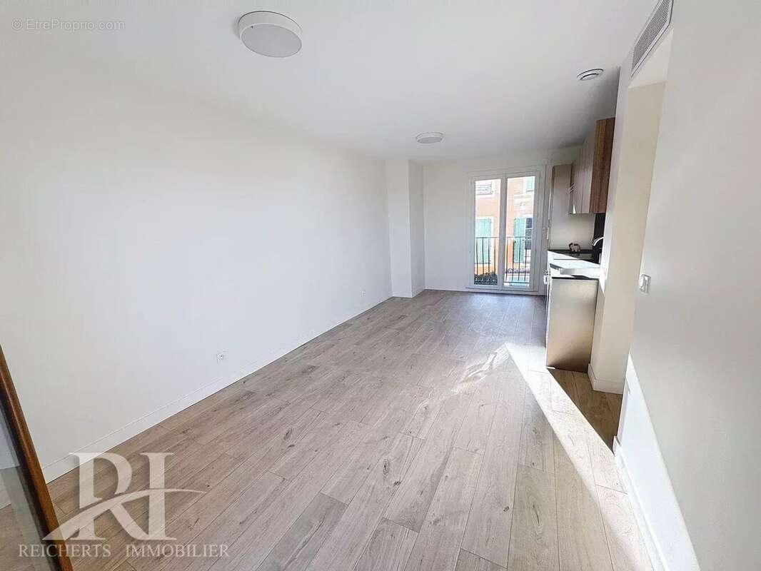 Appartement à MANDELIEU-LA-NAPOULE