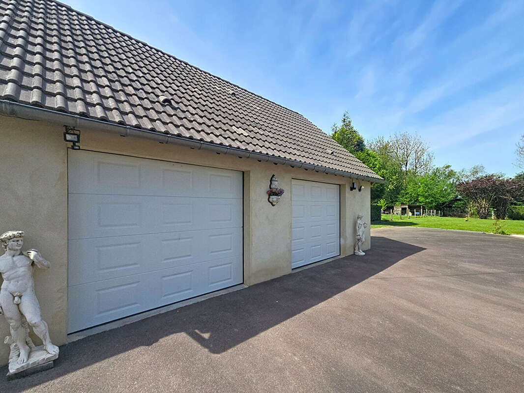 VALSEME - Maison 6 pièce(s) avec garages et dépendances - photo 3