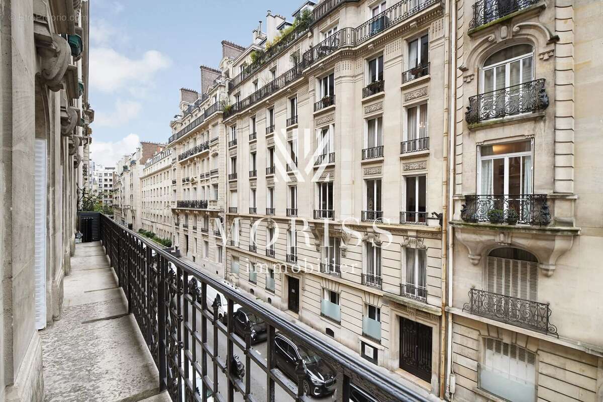 Appartement à PARIS-16E