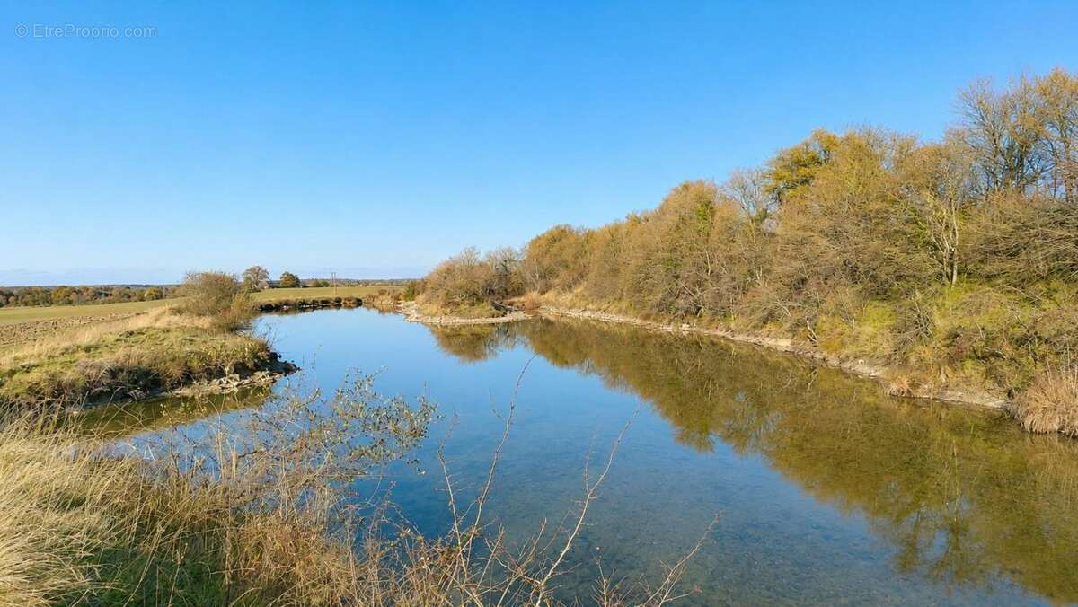 Terrain à JEU-LES-BOIS