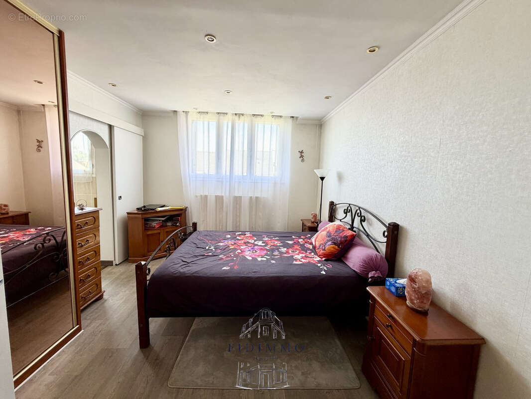 4372 - Maison en plein centre-ville d'Ormesson - photo 10