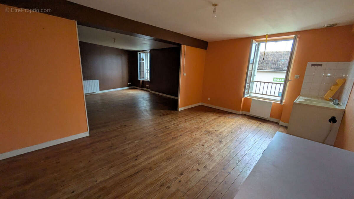 Maison à SAINT-SECONDIN