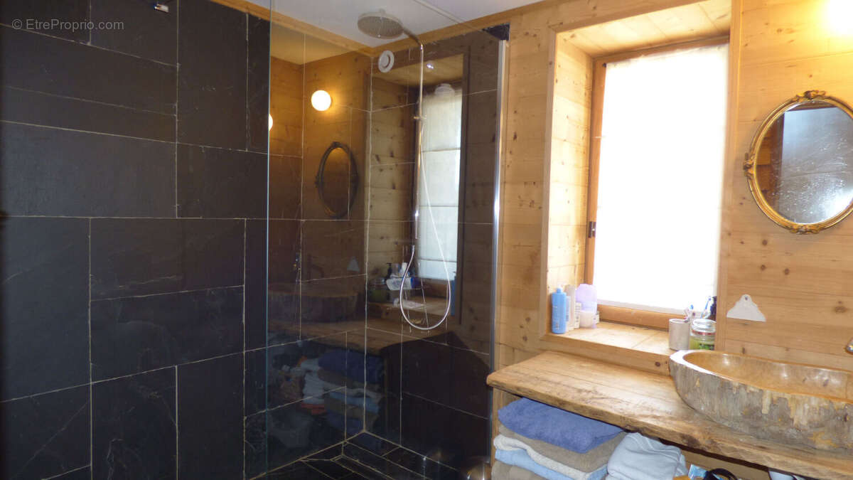 Maison à LES ALLUES