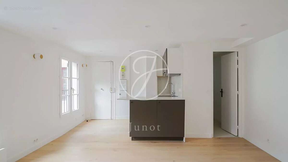 Appartement à PARIS-3E