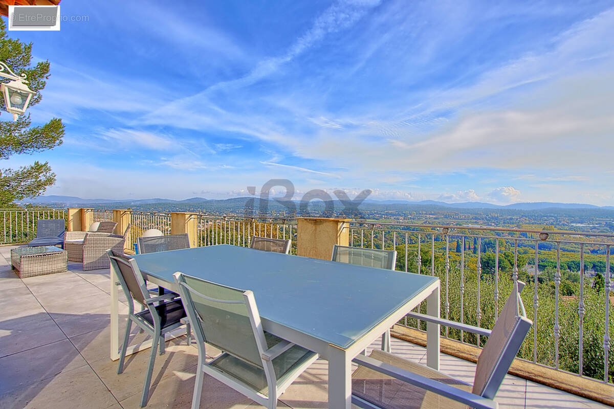 Maison à SOLLIES-VILLE