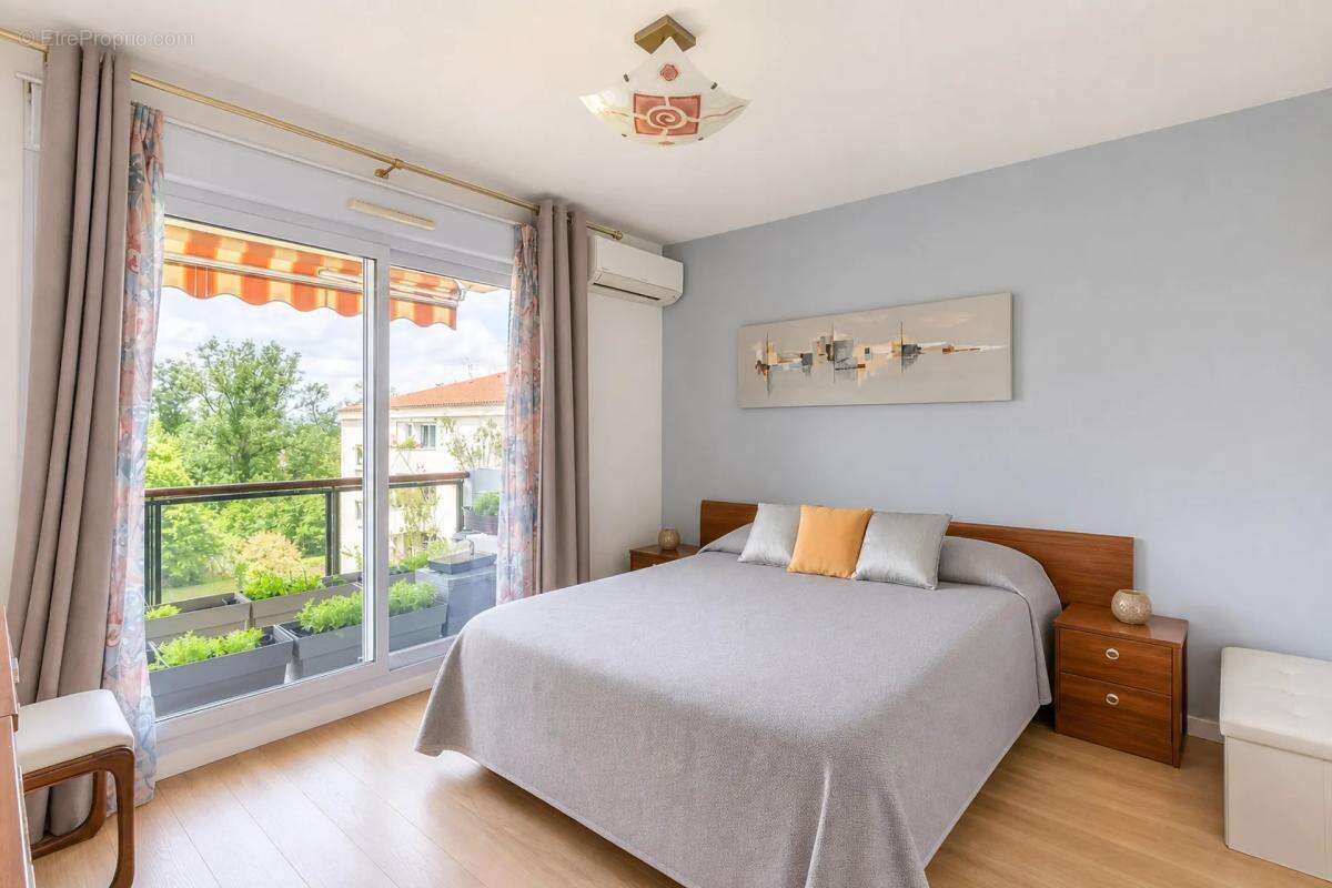 Appartement à MEYZIEU