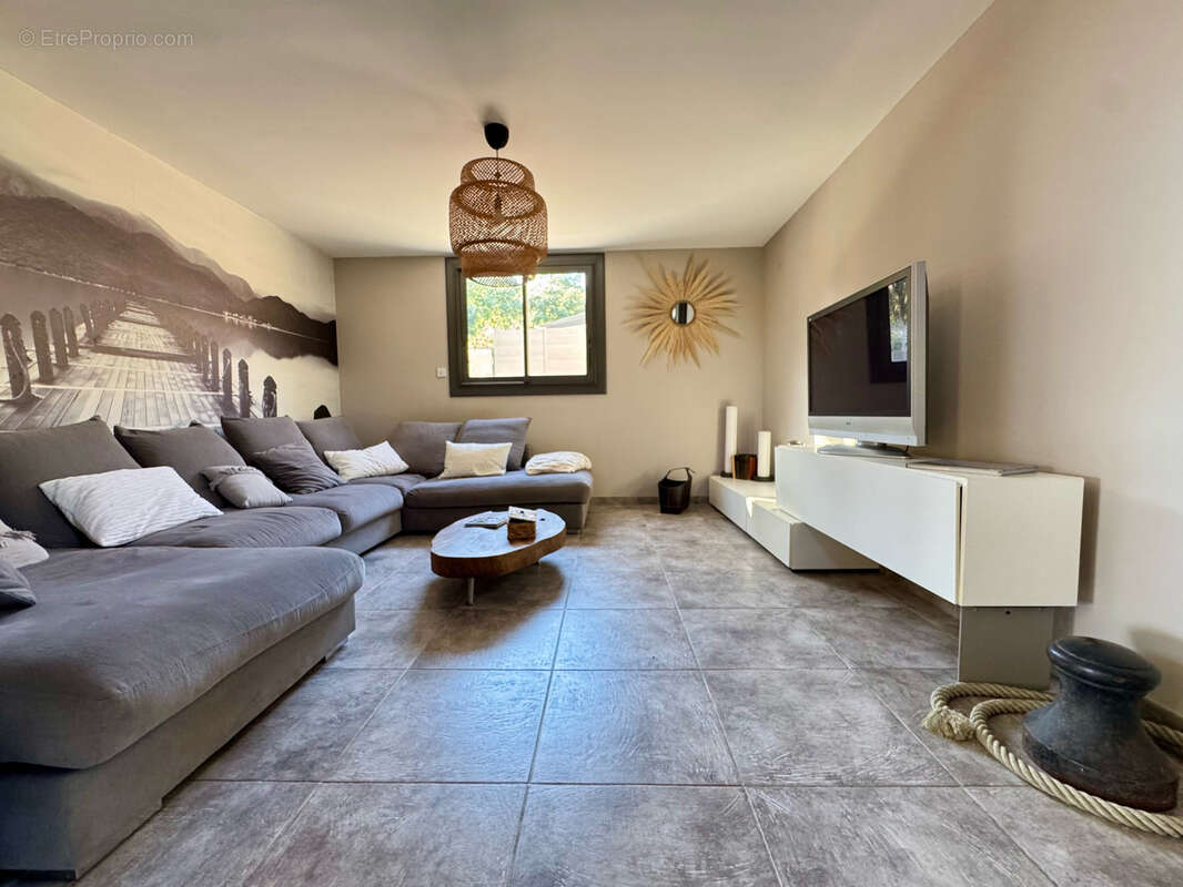 Maison à VAILHAUQUES