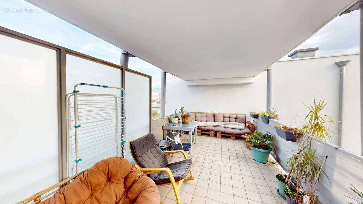 Appartement à SAINT-MARTIN-D'HERES