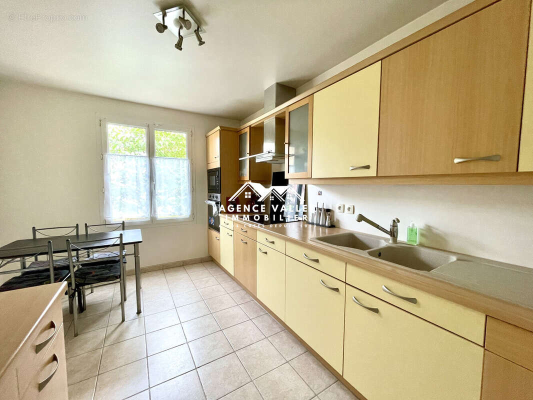 Maison à SAINT-PIERRE-DU-PERRAY