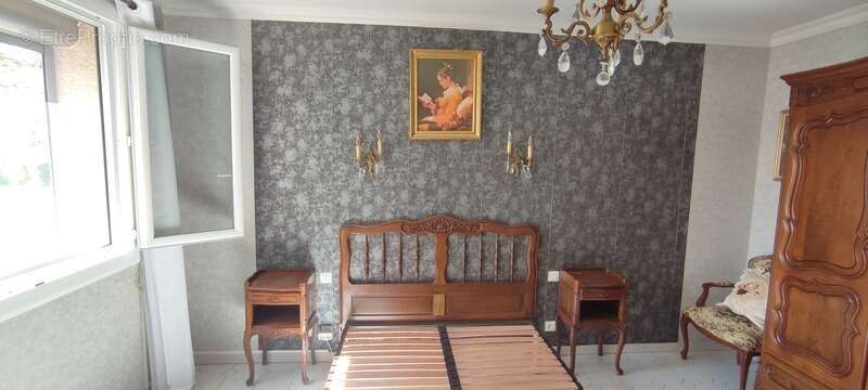 Maison à SAINT-JULIEN-LES-ROSIERS