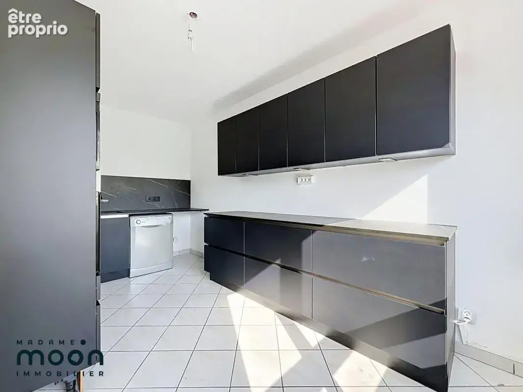 Exclusivité Oullins Pierre Bénite Montmein appartement - Cave - Balcon T4 77m² - photo 7