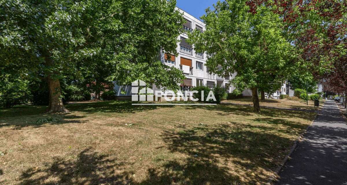 Appartement à CHILLY-MAZARIN