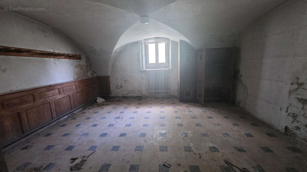 Sublime potentiel de rénovation pour cette maison de village mitoyenne - photo 5