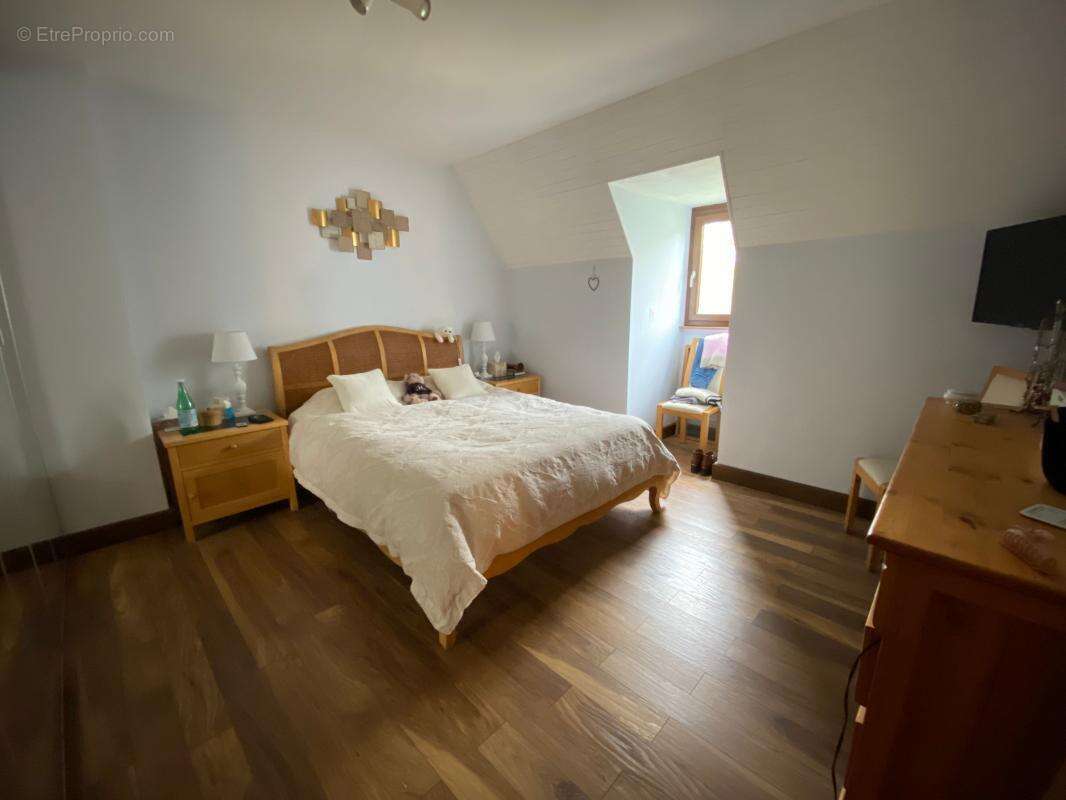 Maison à MAUZAC-ET-GRAND-CASTANG