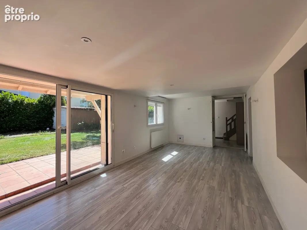 À Villeneuve-sur-Lot, découvrez cette maison d'environ 115 m², idéalement située à proximité des commodités, du collège Anatole  - photo 11