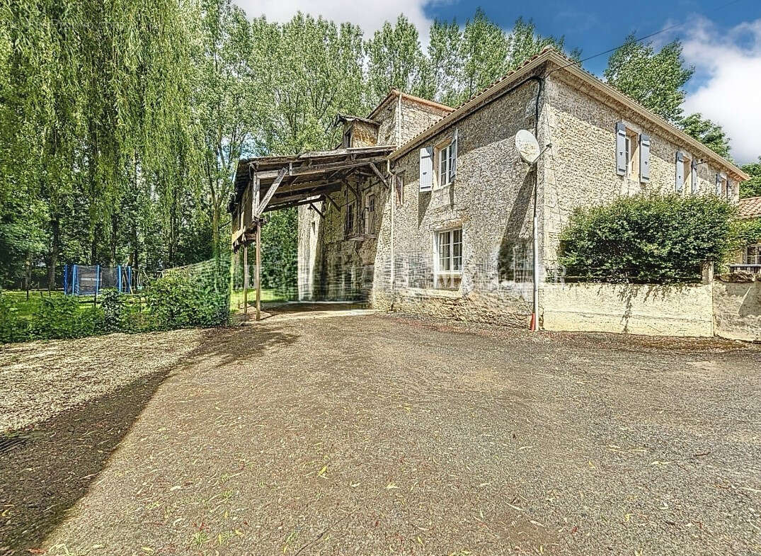 Maison à MAREUIL-SUR-LAY-DISSAIS