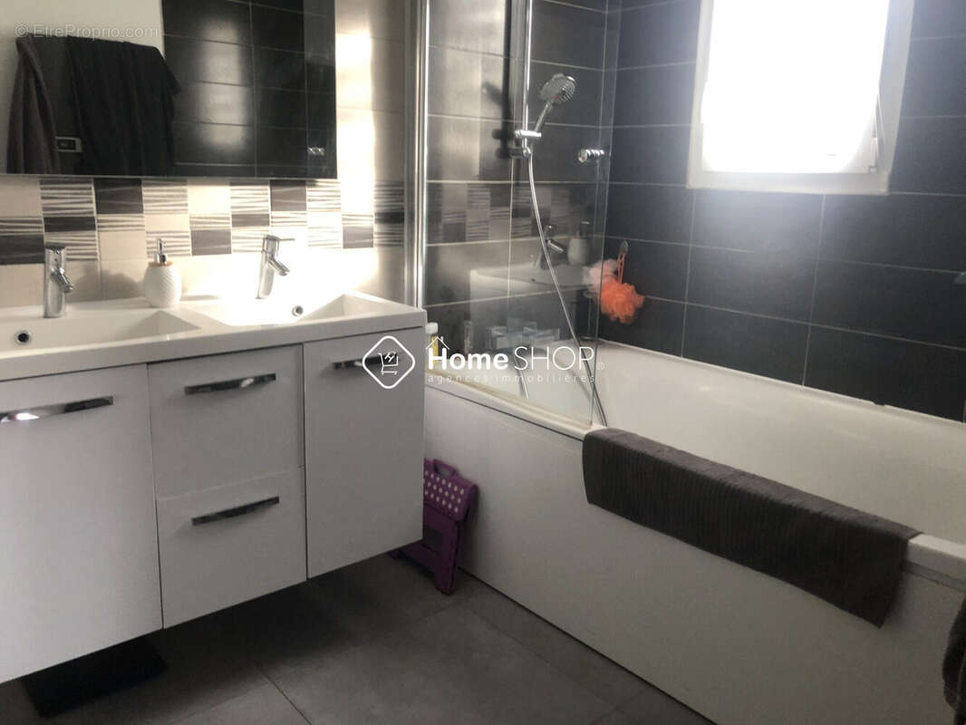 Maison à SAINT-VICTORET