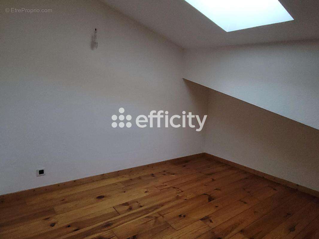 Appartement à BOURG-DE-PEAGE