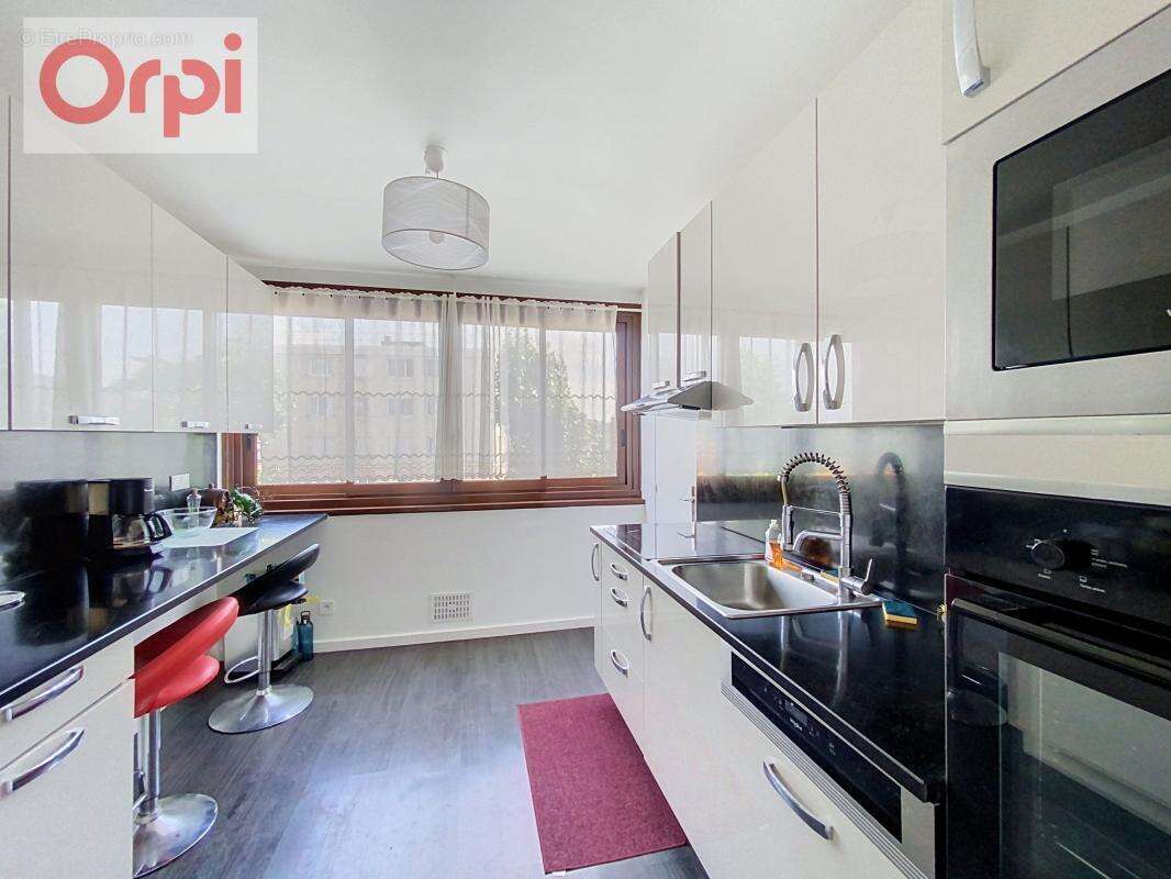 Appartement à FONTENAY-LE-FLEURY