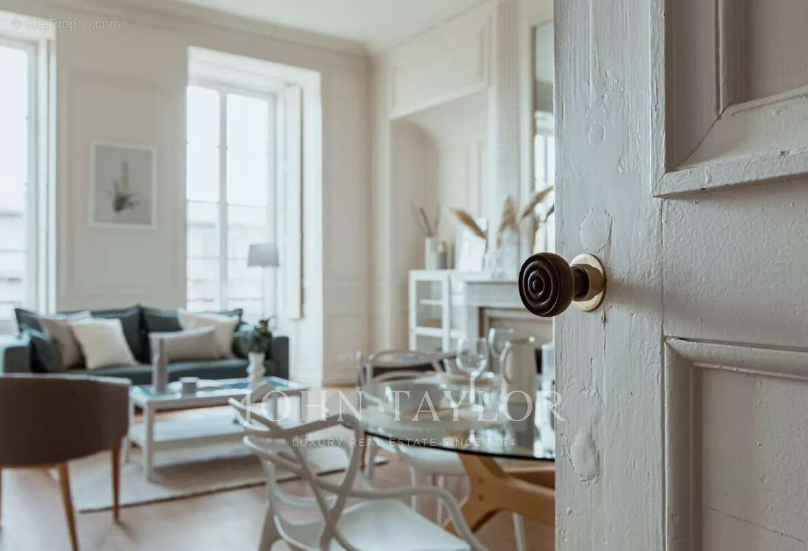 Appartement de caractère avec balcons - Chartrons - John Taylor Bordeaux - photo 10