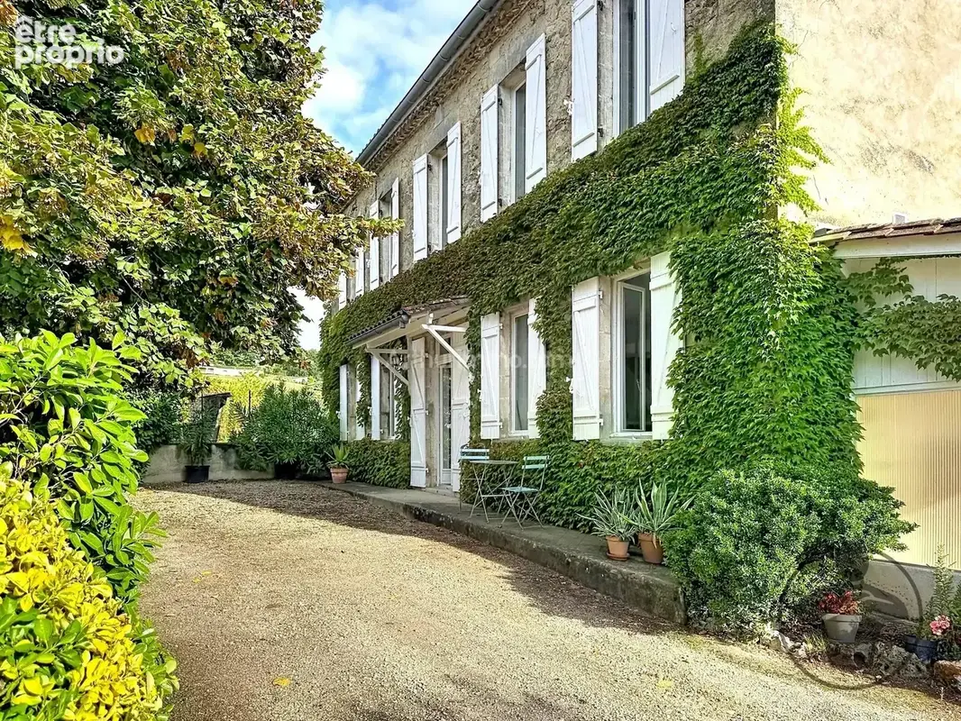 Photo Maison à Villefranche-De-Lonchat au prix de 263 000€
