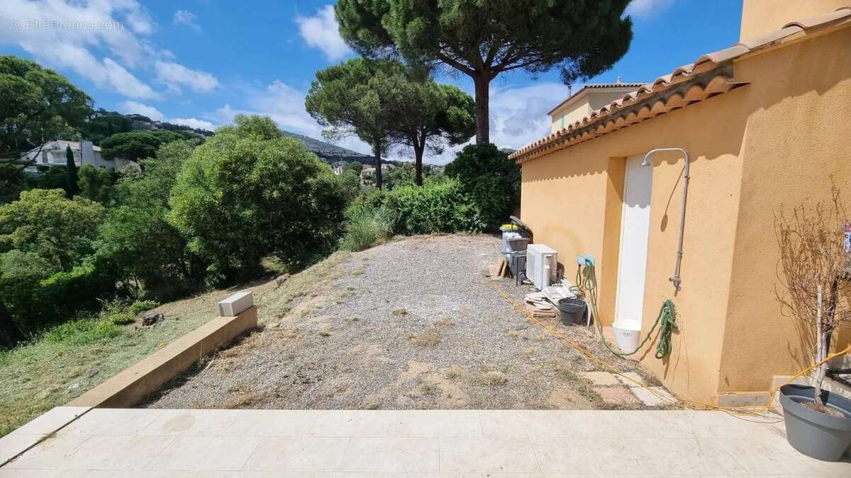 Maison à ROQUEBRUNE-SUR-ARGENS
