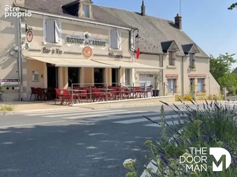 Photo Commerce à Plaimpied-Givaudins au prix de 195 000€